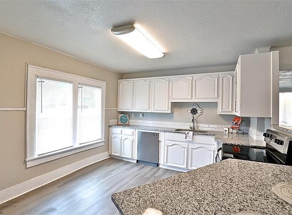 4th image of 310 Peach St