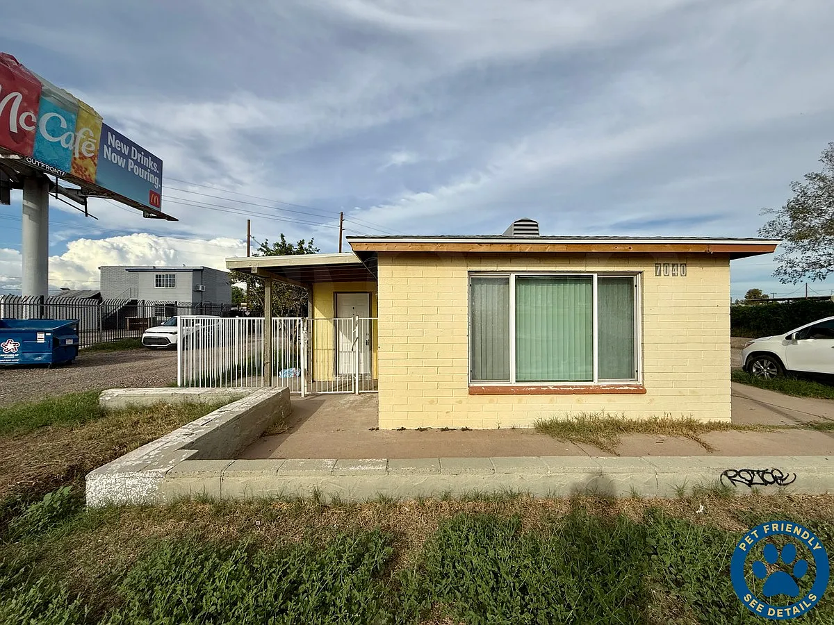 2 bed, 1.0 bath, 750 sqft, $1,049 — Photo 1
