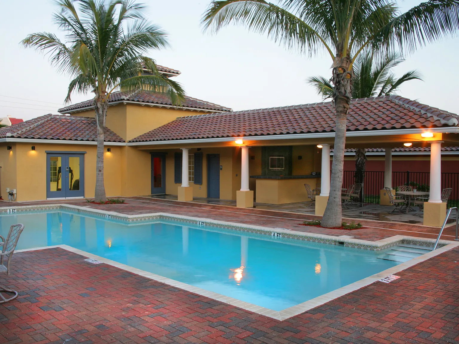 Beachside Apartments — Photo 4