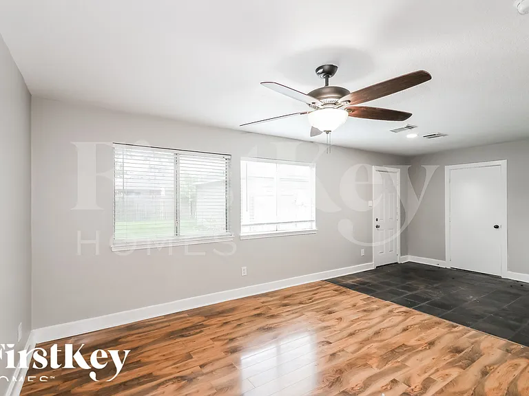 256 Rolling Brook Dr — Photo 4