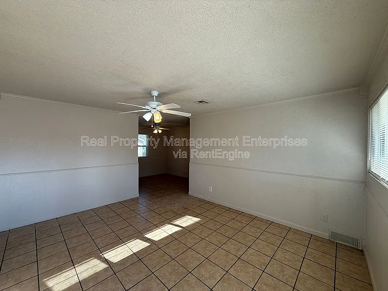 5305 S Drexel Ave — Photo 3