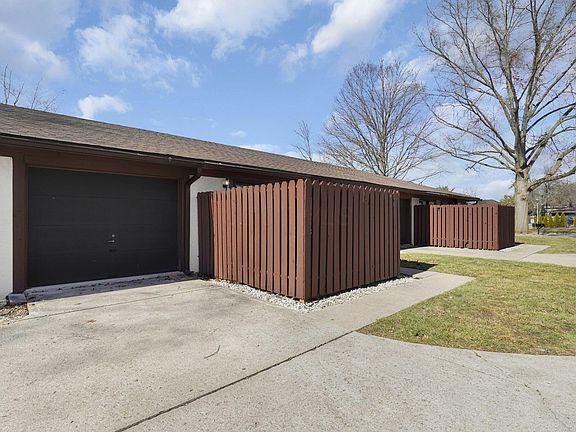 3rd image of 1330 Yorkland Rd #B