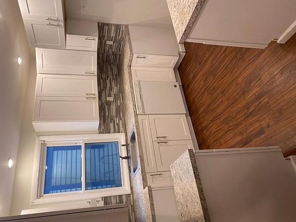 3rd image of 331 Crestwood Ave