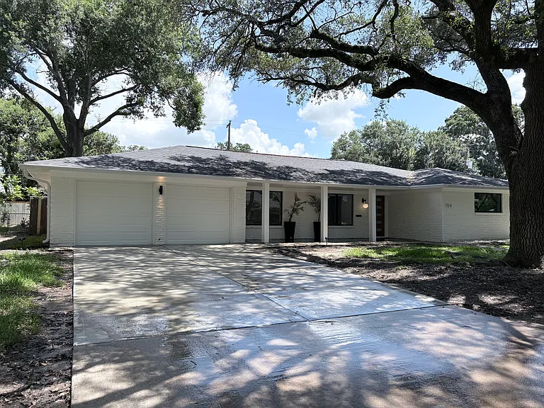 704 Fleetwood St — Photo 55