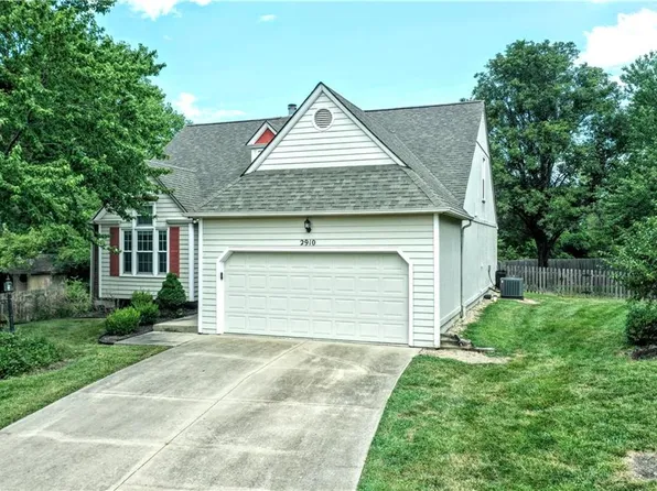 2910 Atchison Cir, Lawrence, KS 66047