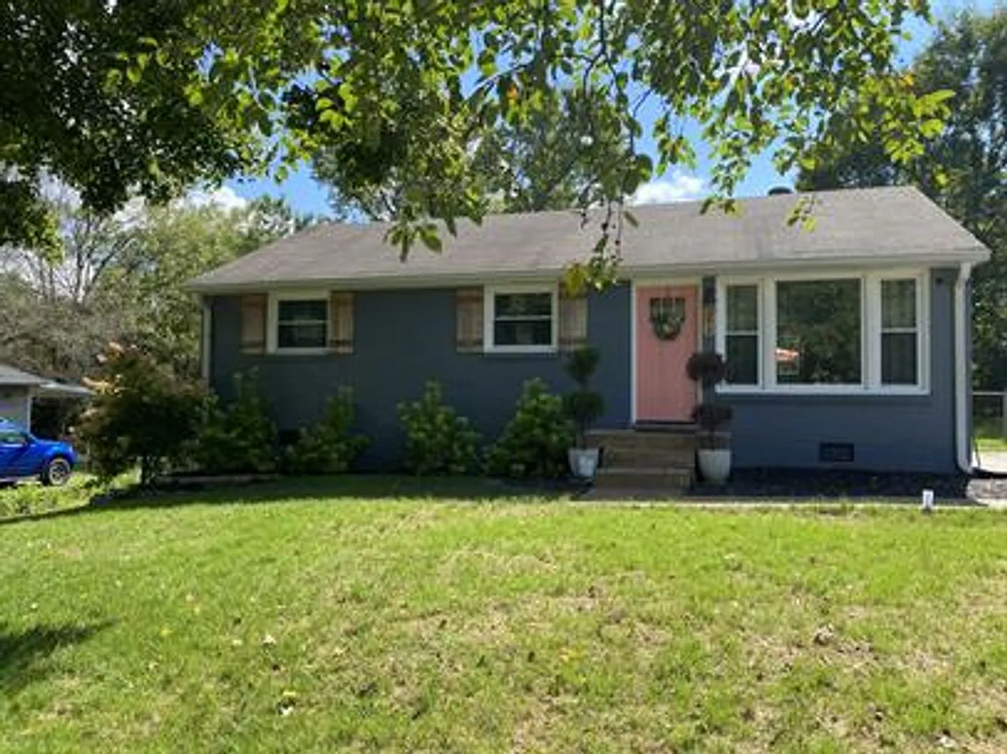 3 Bedroom Home with Beautiful Backyard — Photo 1