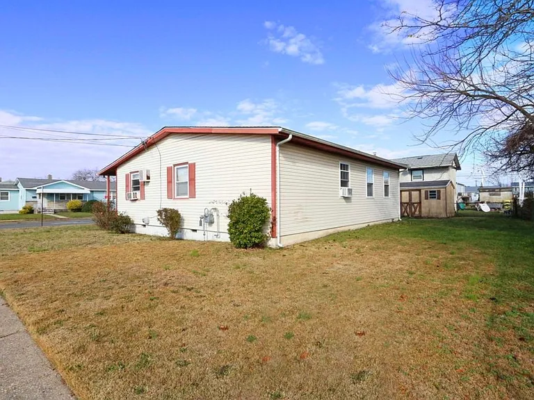 2040 Hamilton Ave — Photo 3