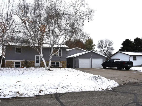 71 McDougall Dr, Bismarck, ND 58504