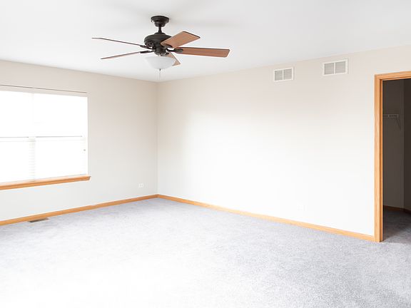 5th image of 3150 Moraine Dr