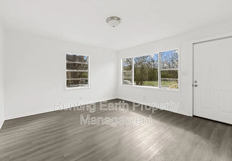417 Athens Ave — Photo 8