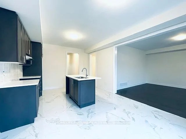 15 Wesley Brooks St — Photo 4