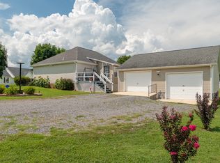 27 Ridgeline Dr, Fayetteville, TN 37334