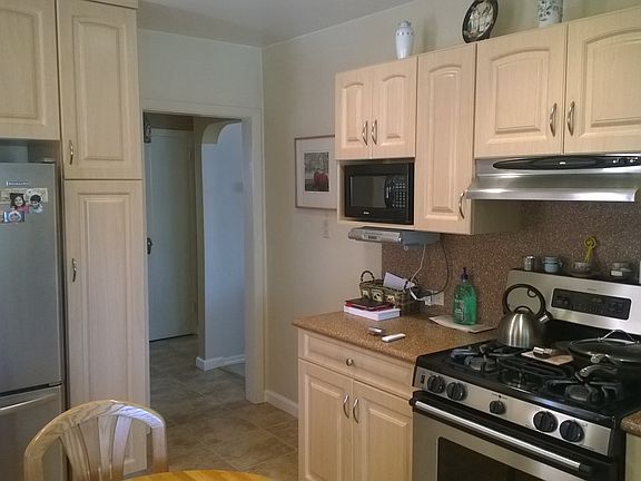 3rd image of 5628 195th St