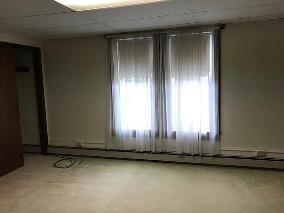 Bedroom 14' X 15 1/2' 217 sq ft