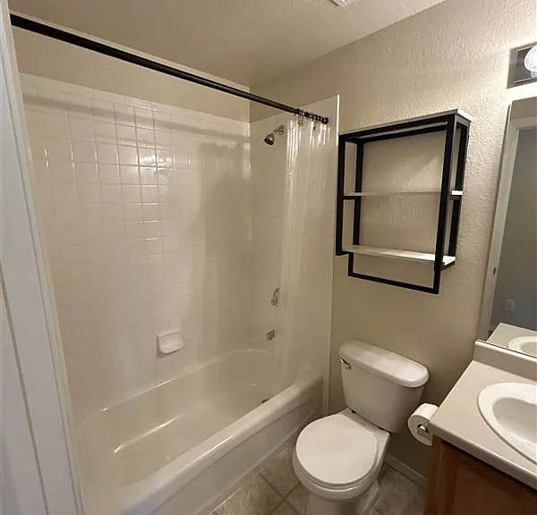 3011 Mandalay Grv #9 — Photo 19