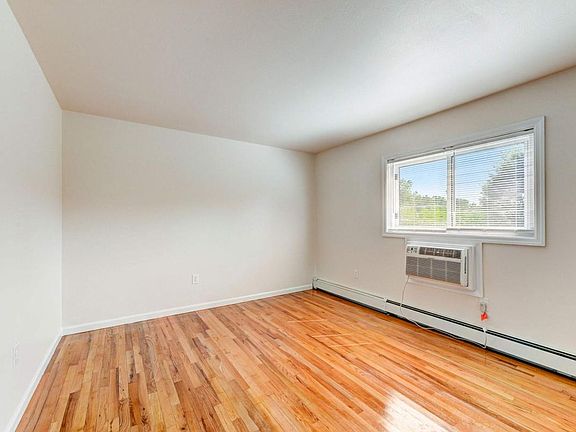 3rd image of 272 Ward Ave #B54f00af0