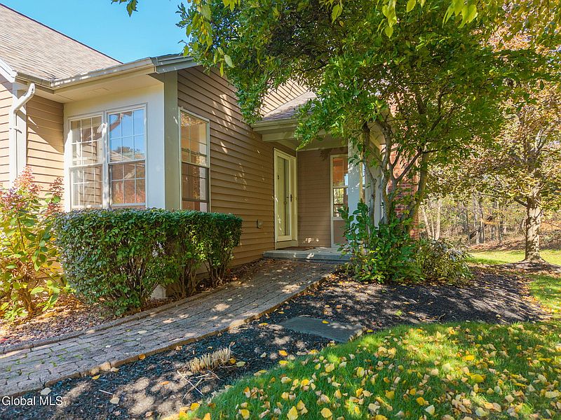 4th image of 15 Devon Court
