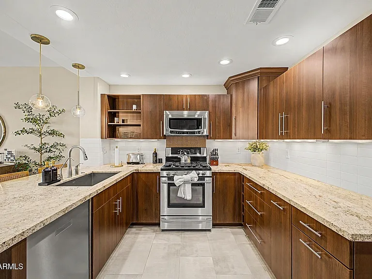 20121 N 76th St #1019 — Photo 6