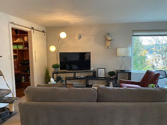4th image of 3825 NE 155th Pl APT 202