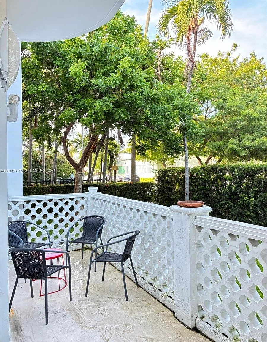 Eleven Condo — Photo 2