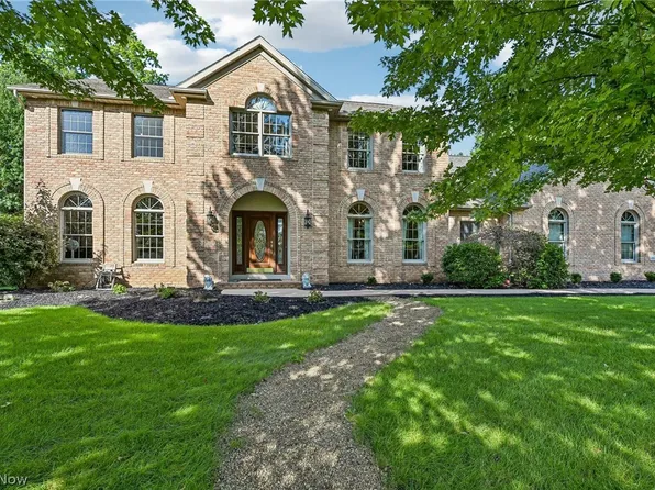 2905 Cedarwood Dr, Alliance, OH 44601