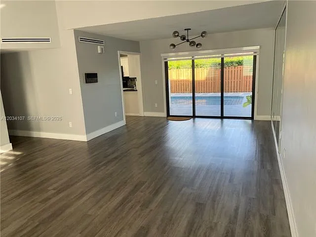 3 bed, 3.0 bath, 2032 sqft, $3,800 — Photo 3