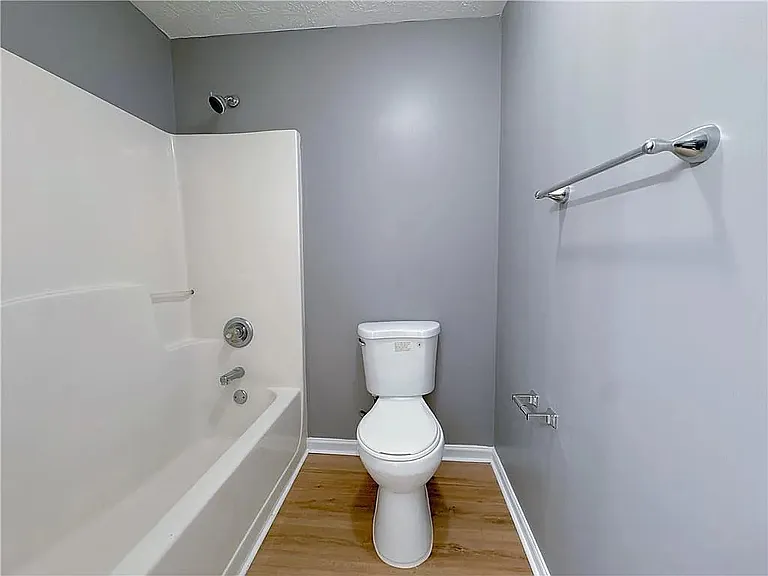 1403 Eastmont Dr NW #D — Photo 12