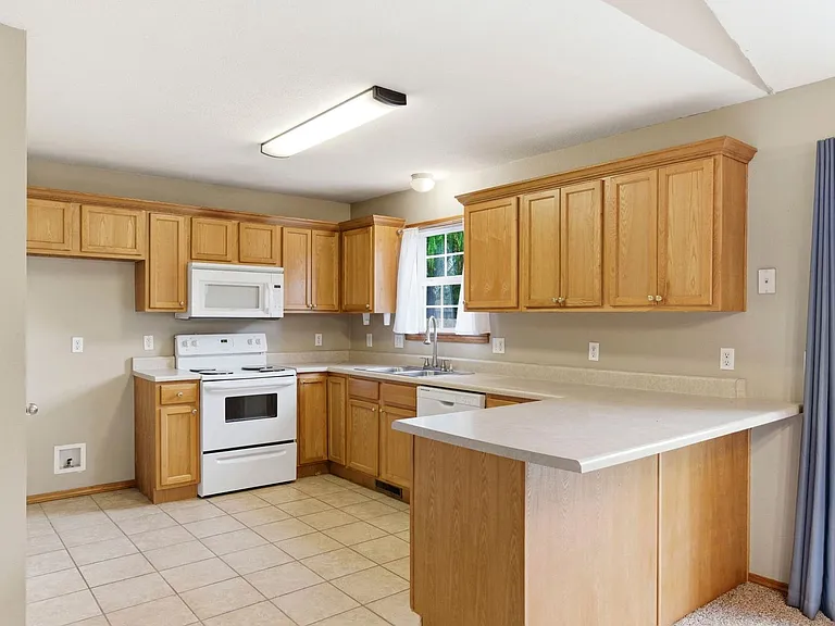 1215 S 14th St — Photo 12