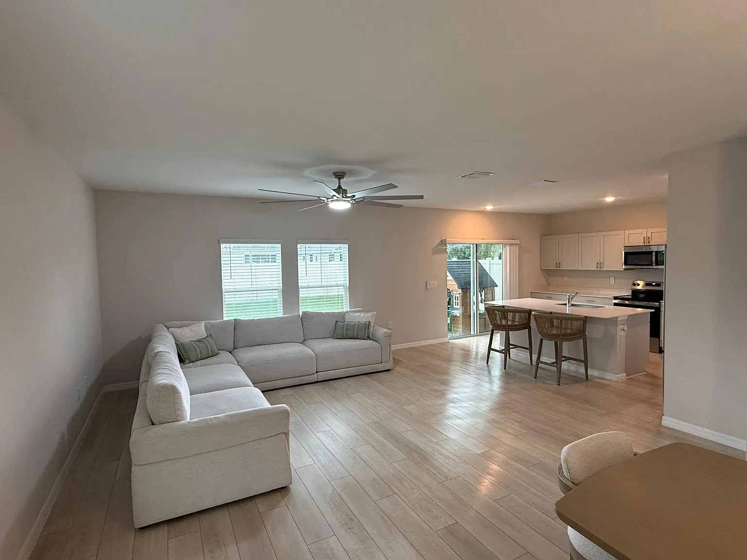 5 bed, 2470 sqft, $2,800 — Photo 4