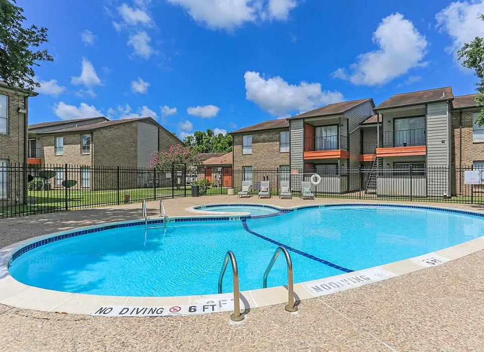 Crescent Wood Apartments