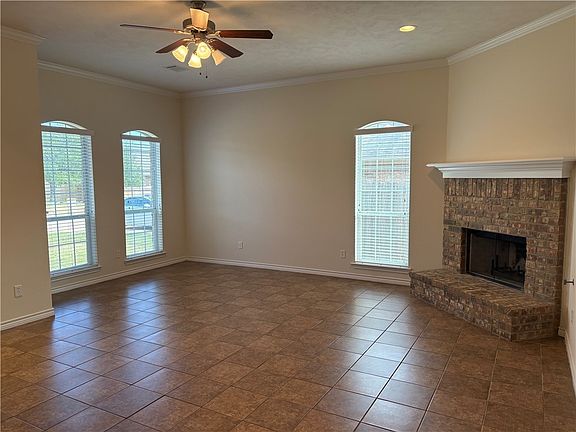 5th image of 3718 Dove Hollow Ln