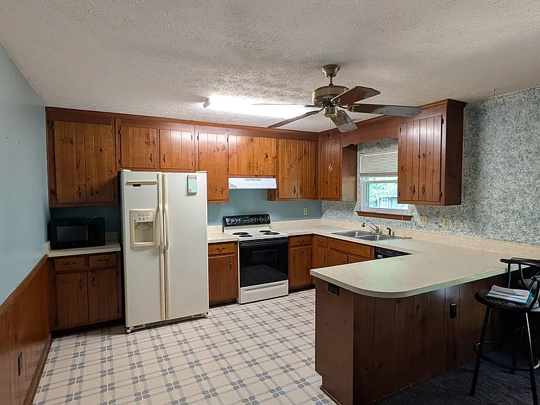 693 Trails Ln — Photo 5