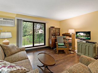 5607 Green Circle Dr APT 206, Minnetonka, MN 55343