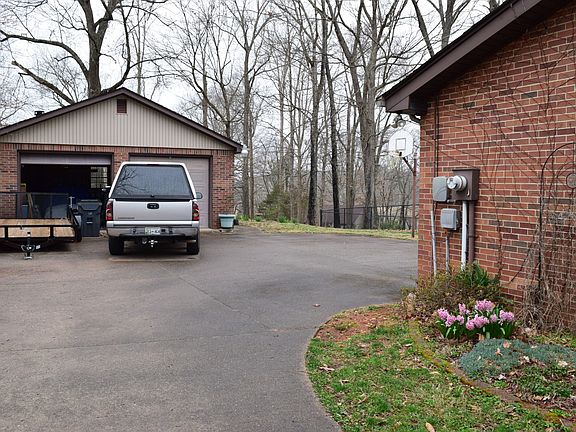 3rd image of 1808 Auburn Dr