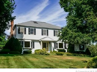 792 Wrights Crossing Rd, Pomfret Center, CT 06259
