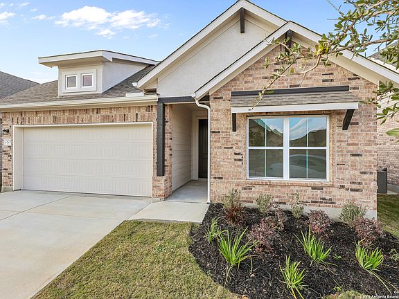3rd image of 2825 Bergamot Dr.
