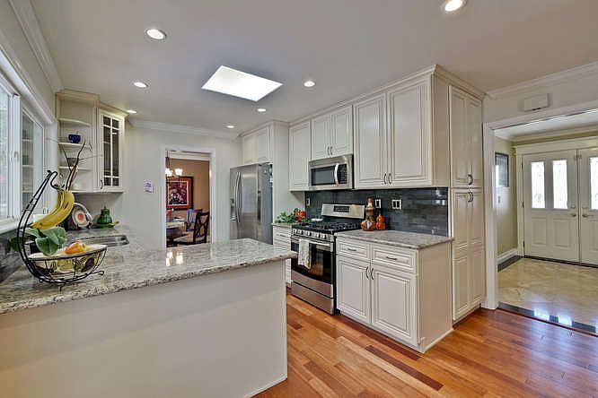 1st image of 820 Colleen Dr