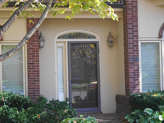 2nd image of 912 Westcourt Dr