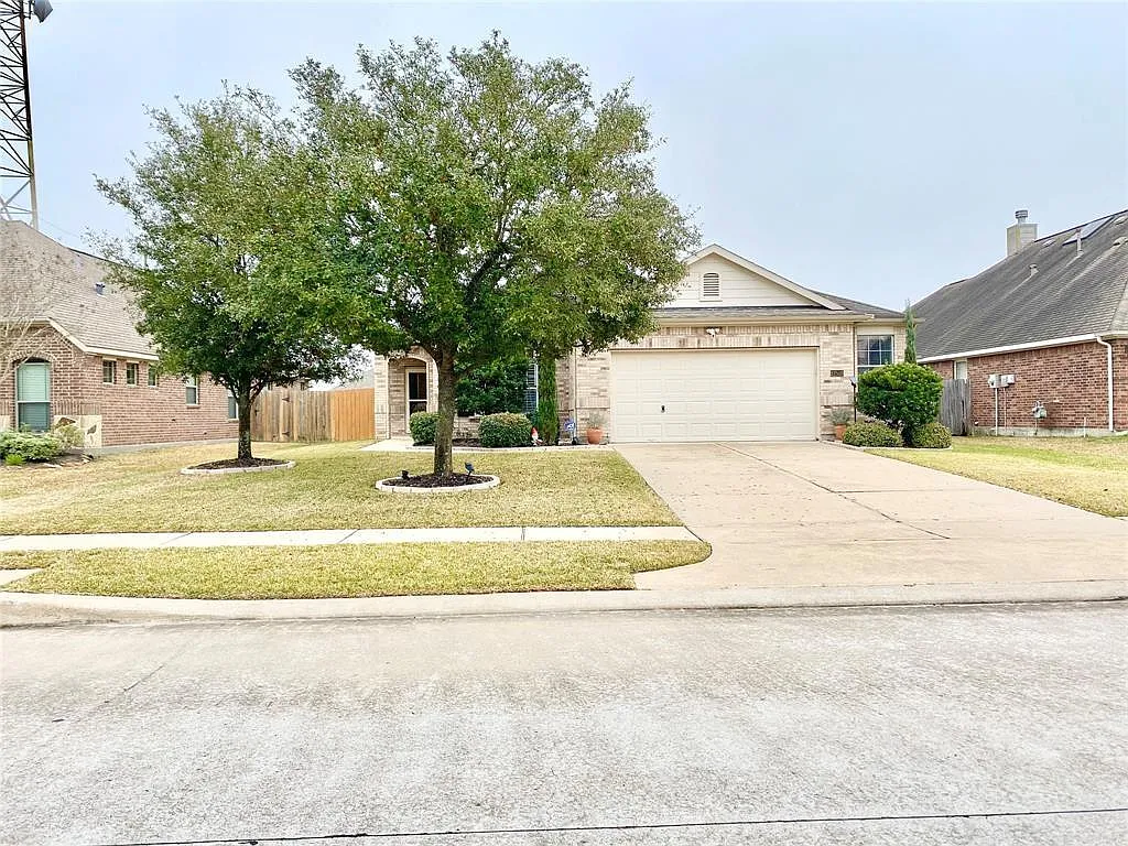 3 bed, 2.0 bath, 2043 sqft, $2,200 — Photo 3