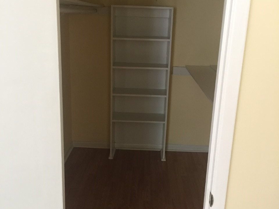1st image of 614 Oaks Hollow Ct