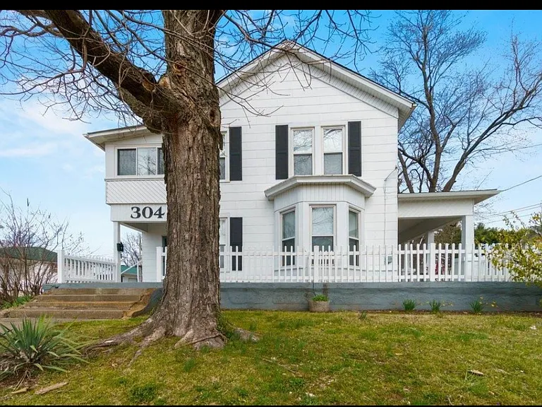 304 Florence St #A — Photo 1