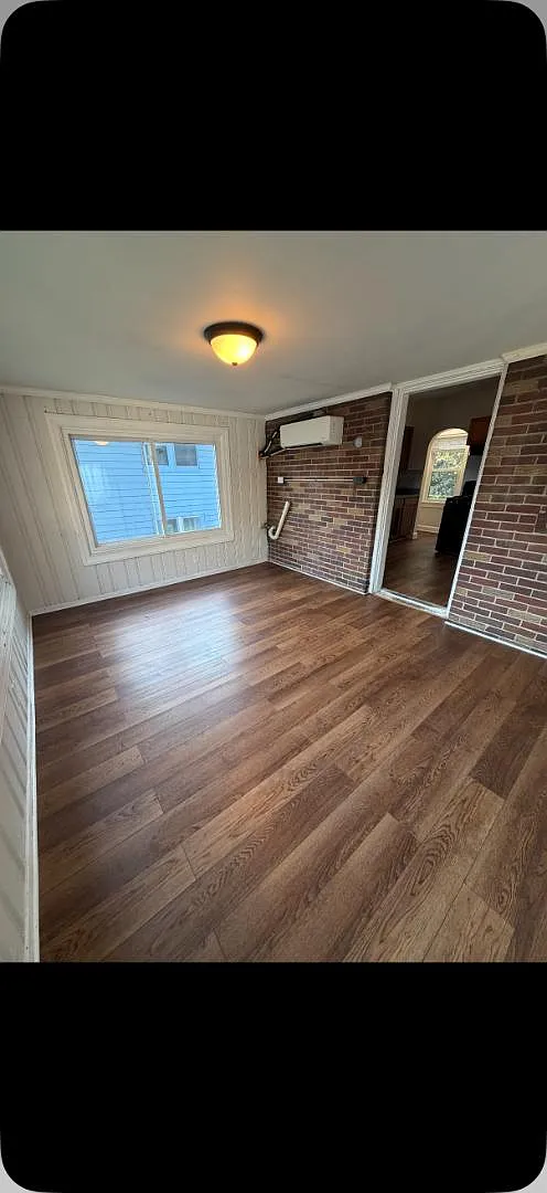 735 E Powell Ave - Unit B — Photo 3