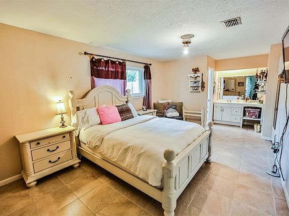 5th image of 1015 Whispering Pine Dr