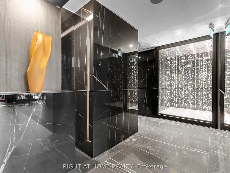 11 Yorkville Ave #2113 — Photo 39