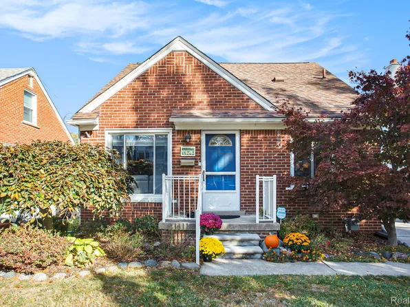 13646 Hart St, Oak Park, MI 48237