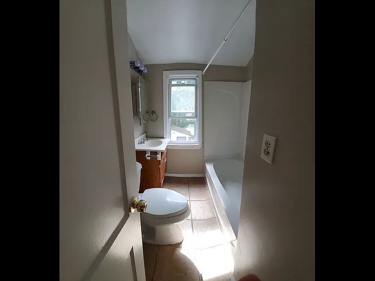 90 Vine Hill Rd — Photo 7
