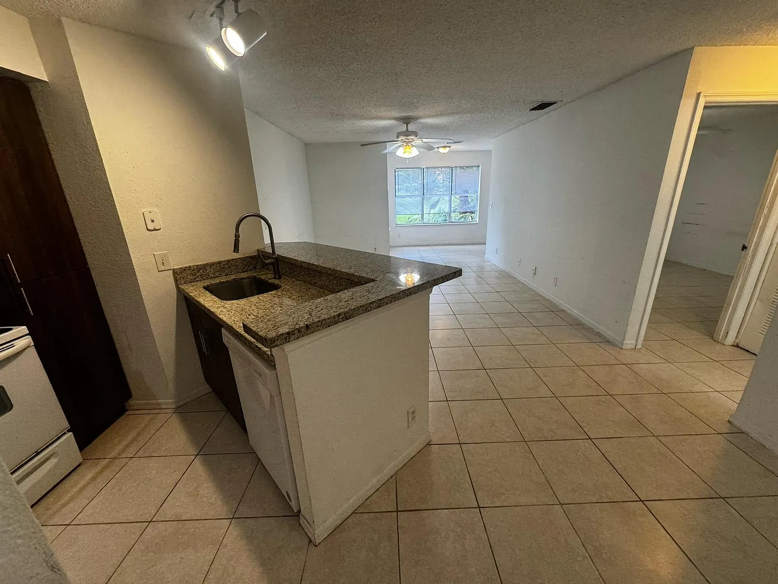 Coral Key 3370 Pinewalk Dr N #1213 (Marie Kinkela) - 1 — Photo 3