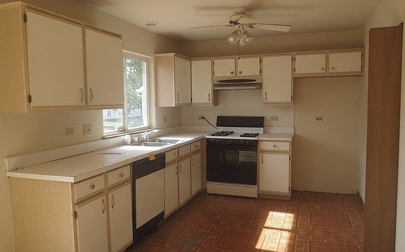 3rd image of 2116 Aberdeen Dr