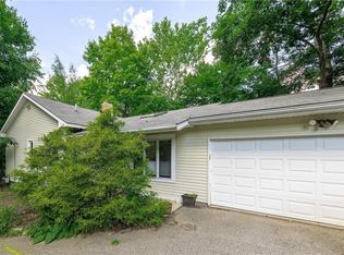 7180 Chagrin Rd, Chagrin Falls, OH 44023