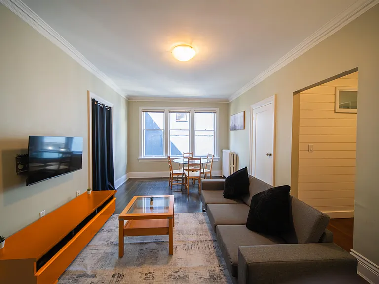 935 Jervis St #4 — Photo 5
